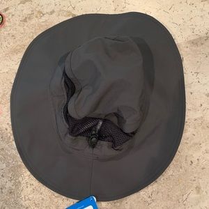 Brand new Columbia Omni shade hat